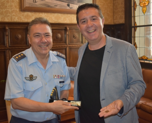 EL PRESIDENTE DE LA DIPUTACIÓN DESPIDE AL CORONEL DE MAESTRANZA ANTE SU PRÓXIMO RELEVO
