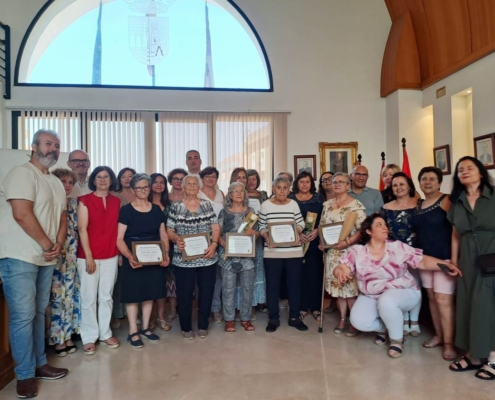 EL AYUNTAMIENTO DE ONTUR HOMENAJEA A LAS PRIMERAS TRABAJADORAS QUE COMENZARON A PRESTAR EN LA LOCALIDAD LA AYUDA A DOMICILIO DEL CONSORCIO DE SERVICIOS SOCIALES DE LA DIPUTACIÓN