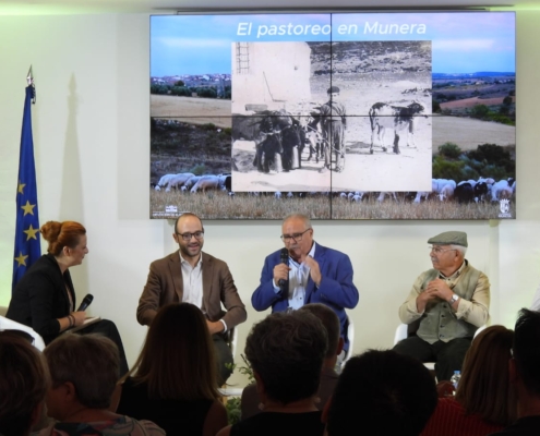 MUNERA LLEVA AL STAND DE LA DIPUTACIÓN EL ‘BAILE DEL GARROTE’, SU TRADICIÓN QUESERA Y LA MEMORIA PASTORIL QUE TAMBIÉN LATE EN ‘LAS BODAS DE CAMACHO’