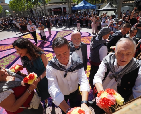LA OFRENDA DE FLORES VUELVE A CONGREGAR A MILES DE PERSONAS EN UNA DE LAS CITAS MÁS MULTITUDINARIAS Y ESPECIALES DE LA FERIA DE ALBACETE