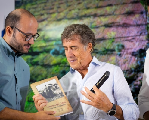 PISTOLETAZO DE SALIDA PARA LA V GRAN FONDO INTERNACIONAL SIERRA DE ALBACETE EN EL STAND FERIAL DE LA DIPUTACIÓN