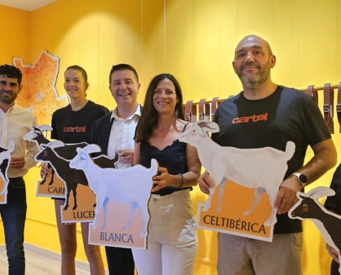 CABAÑERO, GONZÁLEZ Y RUIZ VISITAN EL STAND DE LA DIPUTACIÓN EN LA FERIA DE ALBACETE PARA AGRADECER EL ESFUERZO DE QUIENES ULTIMAN CADA DETALLE