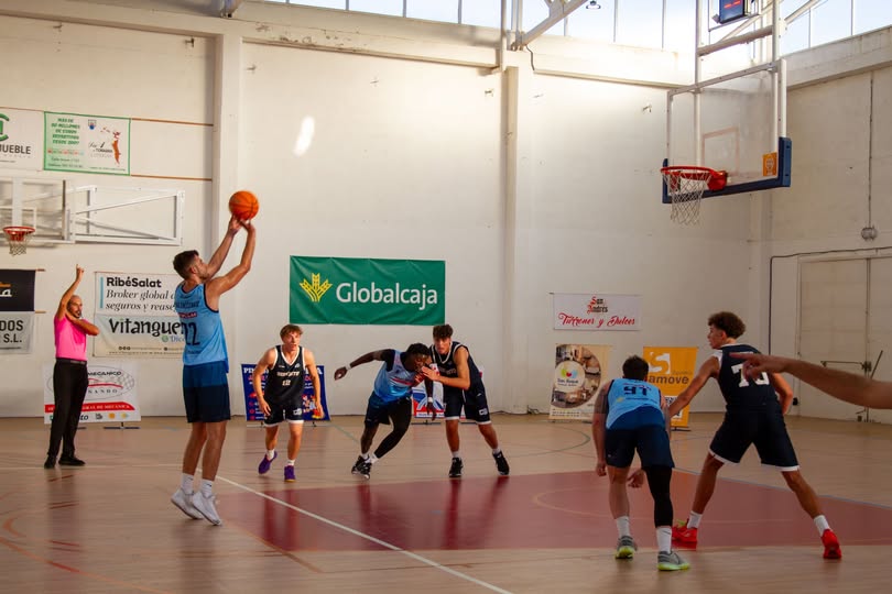 TOBARRA CB Y CB VILLARROBLEDO DISPUTARON UN EMOCIONANTE E IGUALADÍSIMO DERBY PROVINCIAL QUE SE DECIDIÓ EN EL ÚLTIMO CUARTO