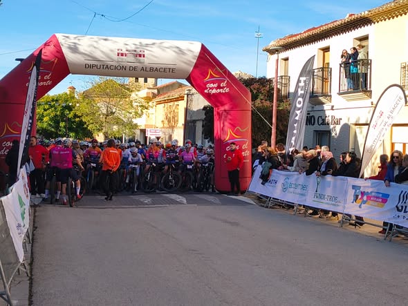JUAN GONZÁLEZ SANZ Y GEMMA GARCÍA ALARCÓN GANAN LA XII BTT DE BONETE