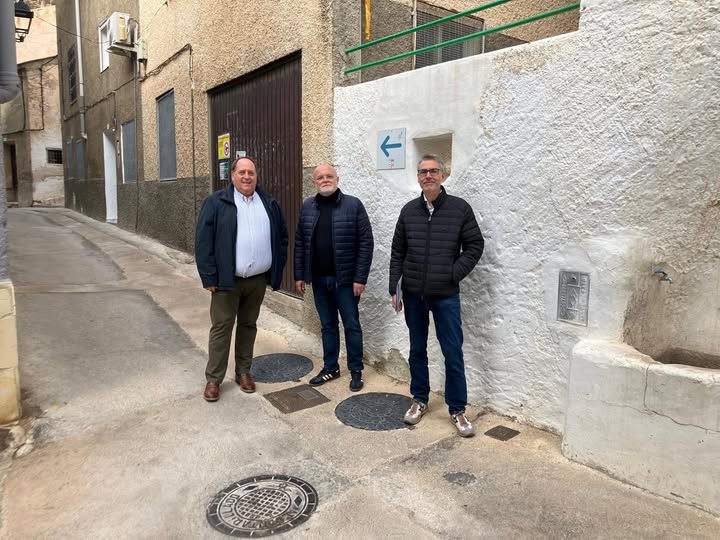LA JUNTA REALIZA MEJORAS EN LA RED DE AGUA POTABLE DE AÝNA PARA REDUCIR HASTA UN 20 POR CIENTO LAS PÉRDIDAS EXISTENTES Y GARANTIZAR UN SUMINISTRO EFICIENTE
