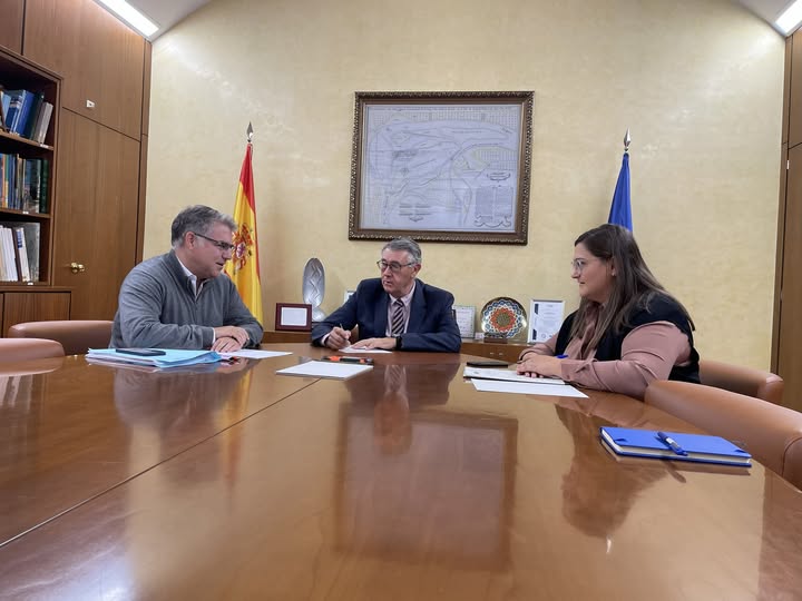 EL PRESIDENTE DE LA CHS CELEBRA UNA REUNIÓN DE TRABAJO CON EL ALCALDE DE HELLÍN