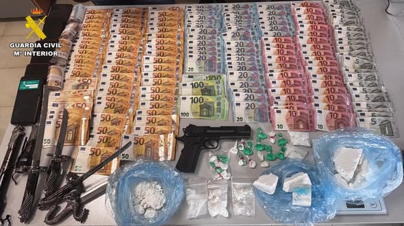 LA GUARDIA CIVIL DE ALBACETE DETIENE A OCHO PERSONAS Y DESARTICULA DOS ACTIVOS PUNTOS DE VENTA DE DROGAS EN LA LOCALIDAD DE VILLARROBLEDO