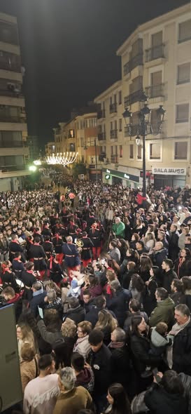 400 MÚSICOS DE LAS BANDAS DE CC Y TT DE HELLÍN HAN ILUMINADO LA NAVIDAD EN HELLÍN