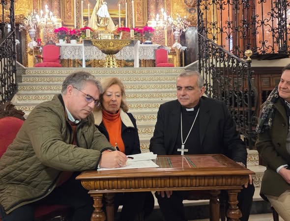 EL AYUNTAMIENTO DE HELLÍN FIRMA UN CONVENIO PARA LA RESTAURACIÓN DE LA FACHADA DEL SANTUARIO DE LA VIRGEN DEL ROSARIO