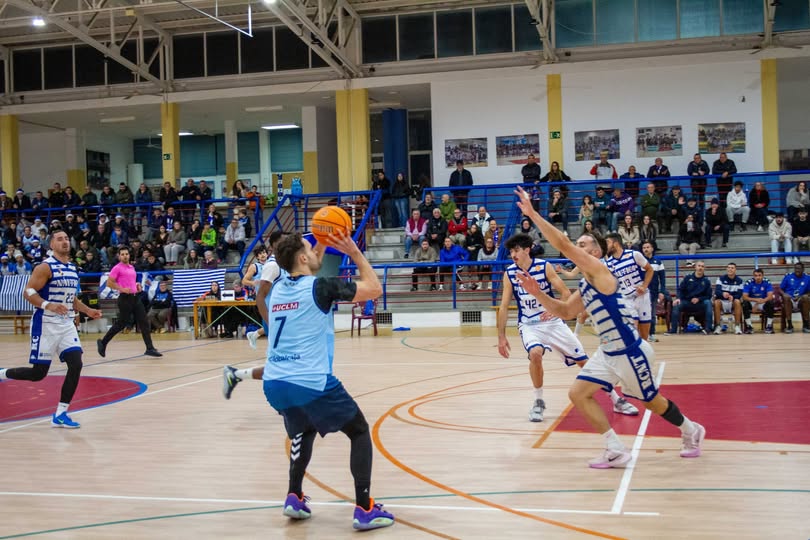 EL TOBARRA CB CERRÓ LA PRIMERA VUELTA DE LA COMPETICIÓN CON UNA DERROTA EN SU DESPLAZAMIENTO A ALCALÁ DE HENARES