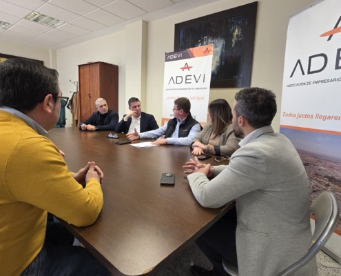 EL PRESIDENTE DE LA DIPUTACIÓN ABORDA CON ADEVI LOS RETOS Y OPORTUNIDADES DEL TEJIDO PRODUCTIVO DE VILLARROBLEDO