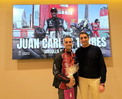 DANI SANCHA APLAUDE EN NOMBRE DE LA PROVINCIA LA GESTA DE JUAN CARLOS TORRES TRAS COMPLETAR EL DAKAR 2026