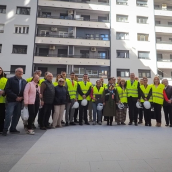 CABAÑERO APELA AL PAPEL DE LOS AYUNTAMIENTOS EN LA POLÍTICA DE VIVIENDA Y PONE EN VALOR ‘LA PAJARITA’ COMO REFERENTE NACIONAL DE REHABILITACIÓN