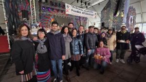SANTI CABAÑERO PARTICIPA CON JOSÉ GONZÁLEZ EN LA COMIDA MANCHEGA SOLIDARIA DE AFA VILLARROBLEDO, CITA MULTITUDINARIA QUE UNE TRADICIÓN, ORGULLO MANCHEGO Y COMPROMISO SOCIAL
