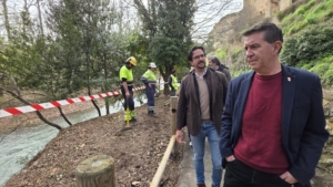 SANTI CABAÑERO SUPERVISA LA RESTAURACIÓN AMBIENTAL DE LA RIBERA DEL RÍO JÚCAR EN EL MARCO DEL PLAN DE SOSTENIBILIDAD TURÍSTICA DE LA MANCHUELA