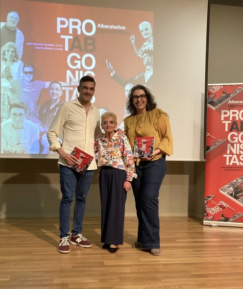 HELLÍN ARROPA A SU ‘PROTABGONISTA’, LA CANTANTE ANITA CORAL