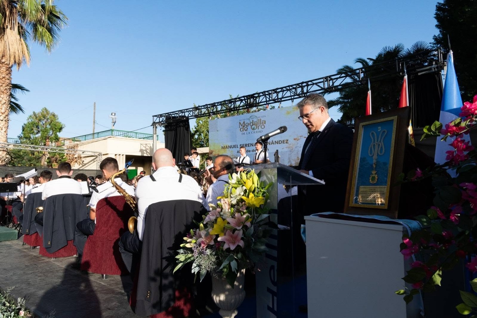HELLÍN ENTREGÓ LA MEDALLA DE ORO DE LA CIUDAD A LA UNIÓN MUSICAL SANTA CECILIA EN EL AÑO DE SU 50 ANIVERSARIO