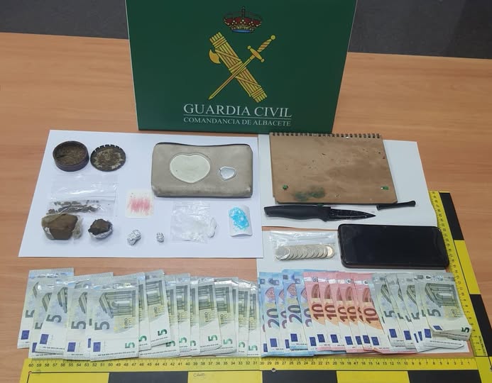 EN TOBARRA, LA GUARDIA CIVIL DE ALBACETE DETIENE A UNA PERSONA Y DESARTICULA UN PUNTO DE VENTA DE DROGAS