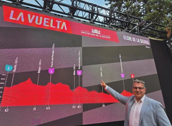 EL ALCALDE DE HELLÍN, MANUEL SERENA, HA ASISTIDO A LA PRESENTACIÓN OFICIAL DE LA 10.ª ETAPA DE LA VUELTA A ESPAÑA 2026