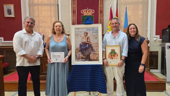 PASCUAL GARCÍA FIRMA EL CARTEL GANADOR DEL CONCURSO DE CARTELES DE LA FERIA DE HELLÍN 2026