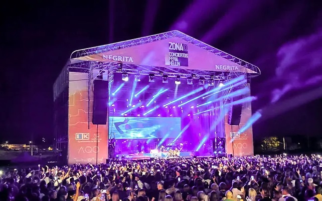 MANUEL SERENA Y MIRIAN GARCÍA HAN PRESENTADO LOS CONCIERTOS DE ZONA 0 DE LA FERIA DE HELLÍN 2026