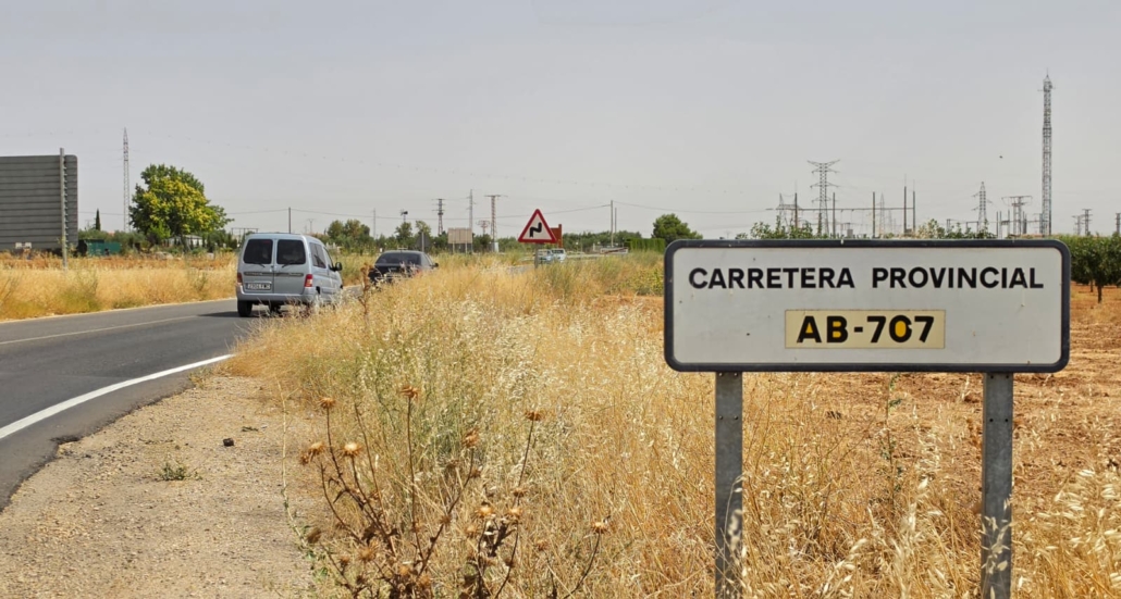 CABAÑERO ANUNCIA UNA INVERSIÓN DE CASI 900.000 EUROS PARA RENOVAR LA AB-707, UNA CARRETERA CLAVE PARA LA ACTIVIDAD AGROALIMENTARIA Y LAS COMUNICACIONES EN EL ENTORNO DE VILLARROBLEDO