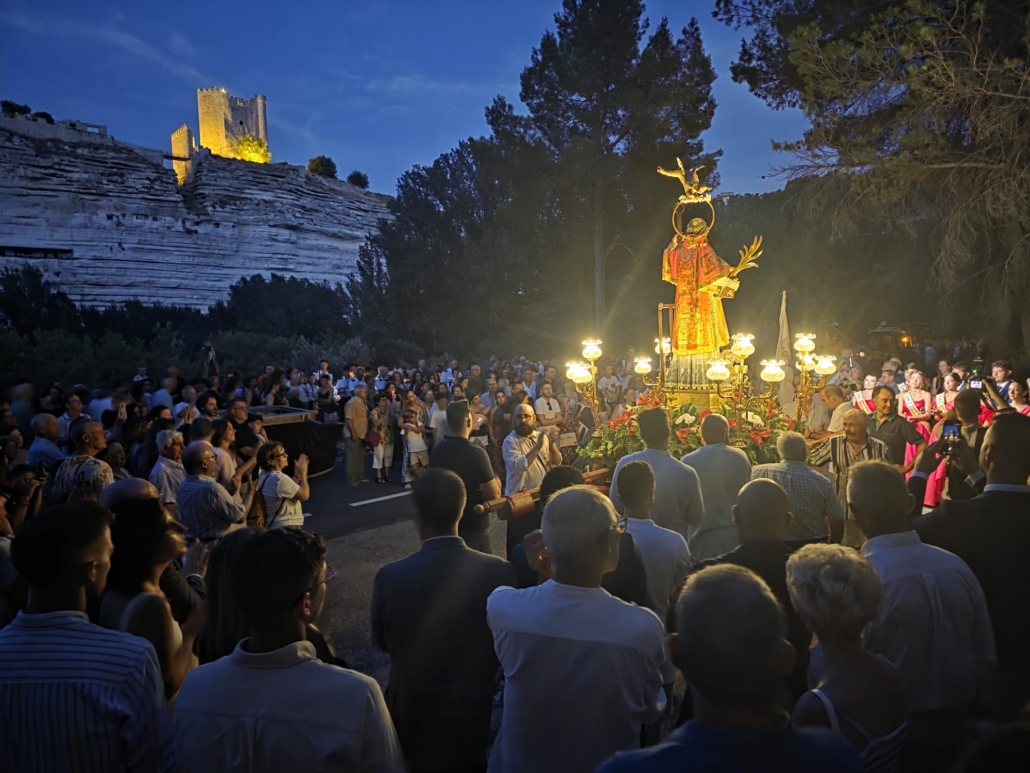 CABAÑERO ACOMPAÑA A VECINOS Y VECINAS DE ALCALÁ DEL JÚCAR EN SUS FIESTAS DE SAN LORENZO
