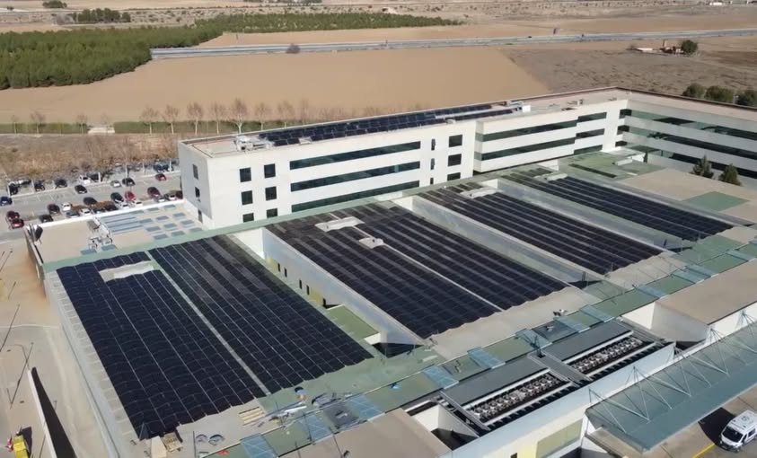 EL GOBIERNO REGIONAL CONSOLIDA SU APUESTA POR UNA SANIDAD MÁS SOSTENIBLE TRAS MULTIPLICAR POR MÁS DE CIEN LA PRODUCCIÓN DE ENERGÍA FOTOVOLTAICA EN SUS CENTROS SANITARIOS